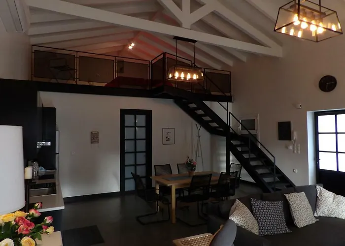 Apothiki House
